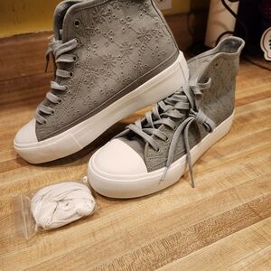 American eagle embroidered high top sneakers size 8.5